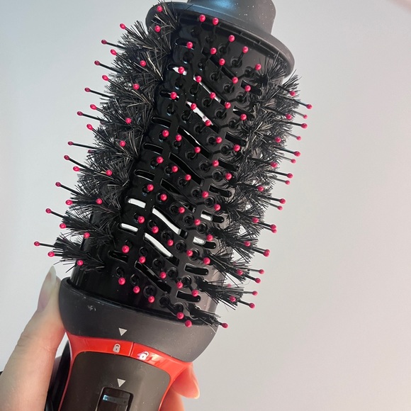 Revlon One Step Volumizer PLUS 2.0 Hair Dryer and Hot Air Brush - Picture 3 of 3